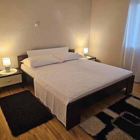Apartments Lumi Рогозница Екстериор снимка