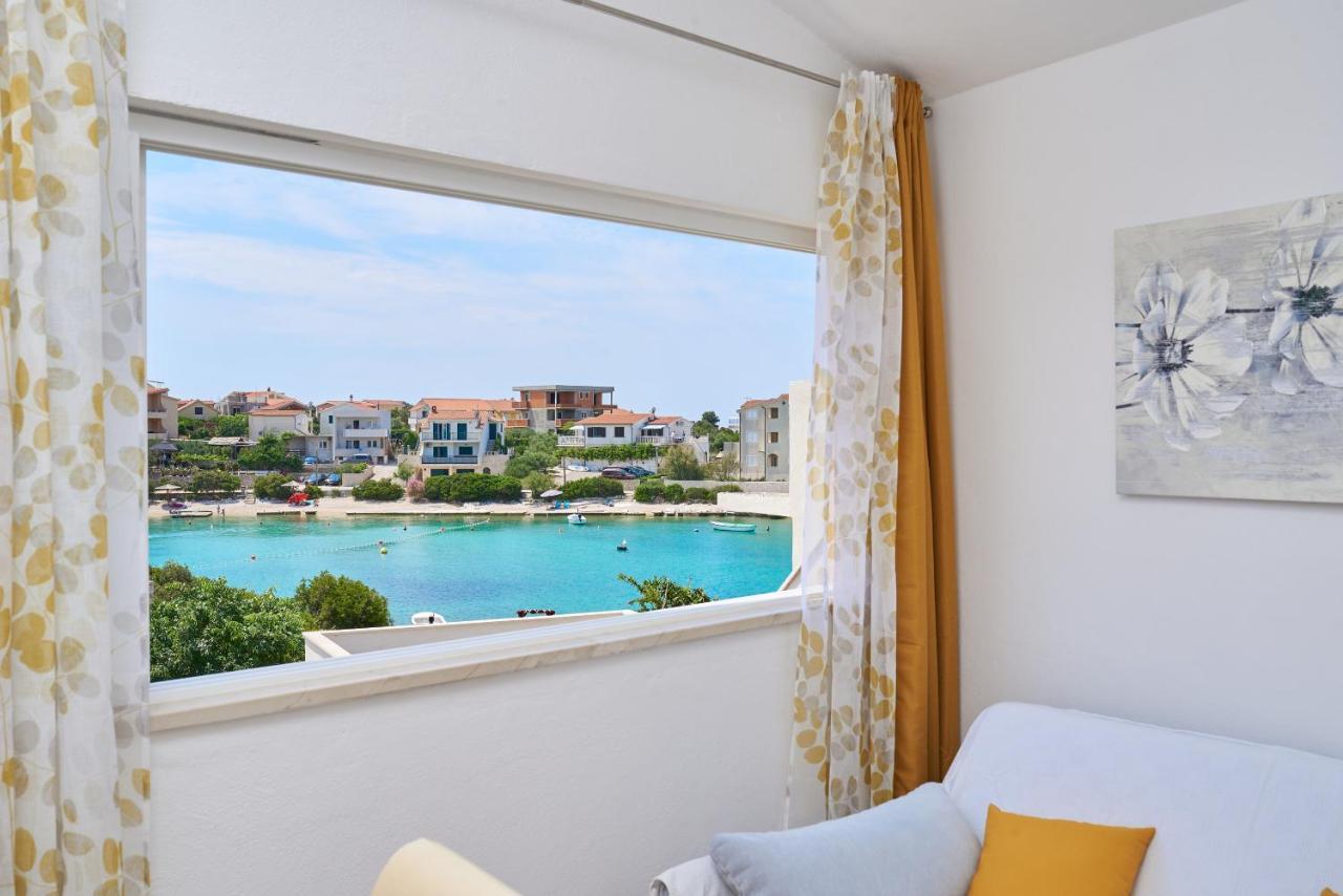 Apartments Lumi Рогозница Екстериор снимка