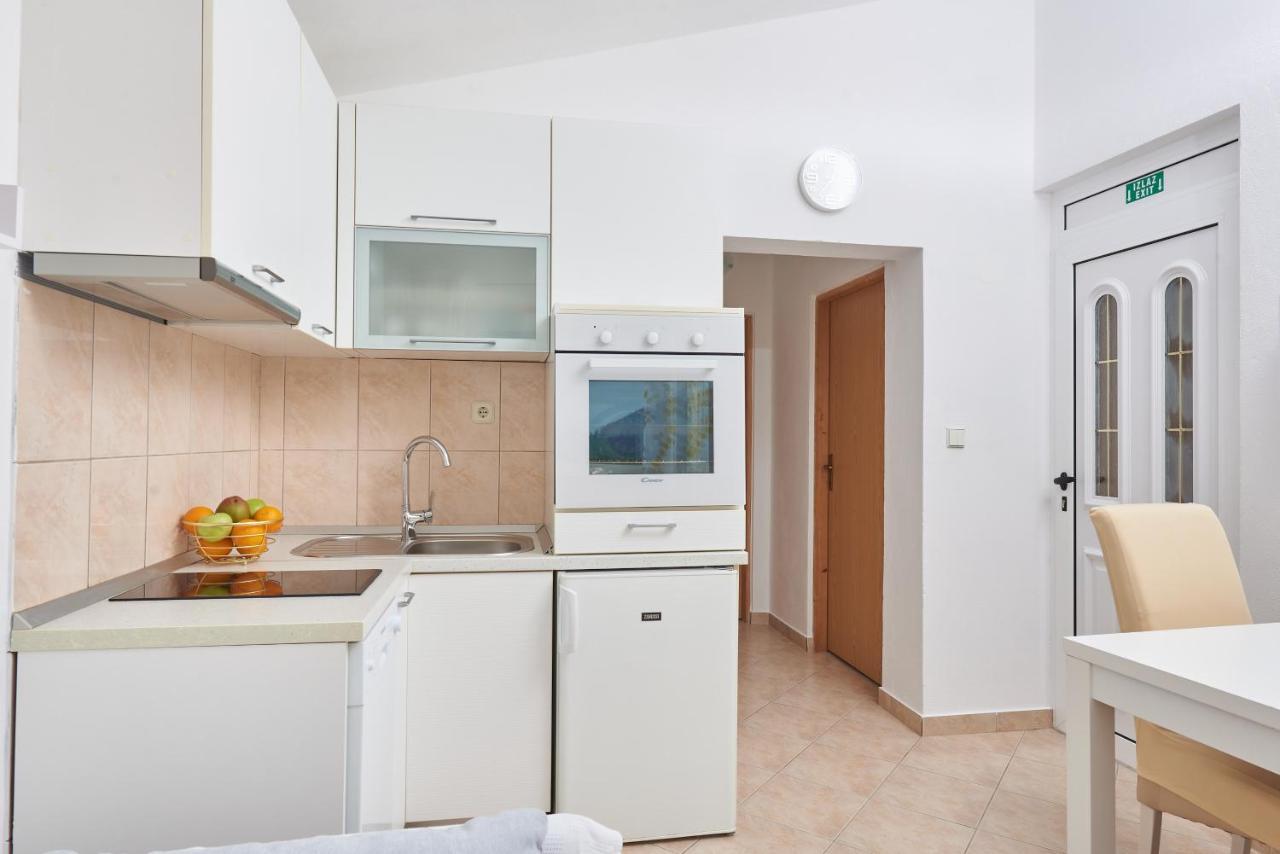 Apartments Lumi Рогозница Екстериор снимка