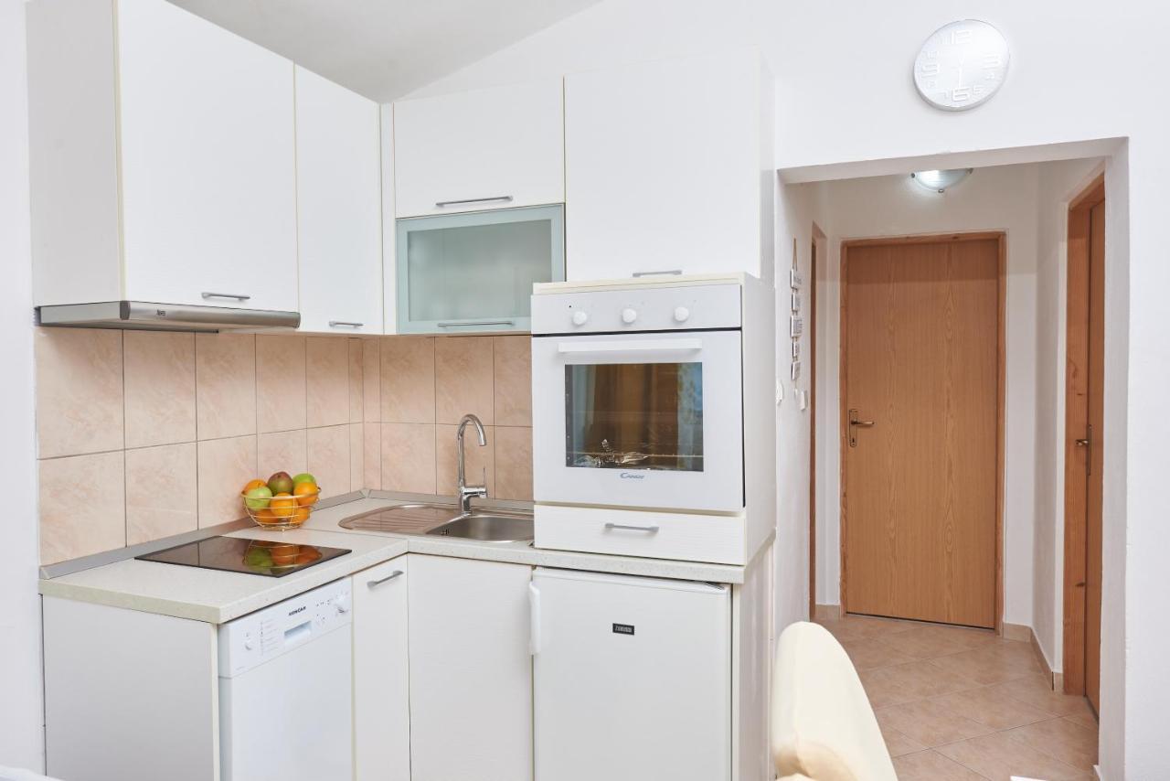 Apartments Lumi Рогозница Екстериор снимка