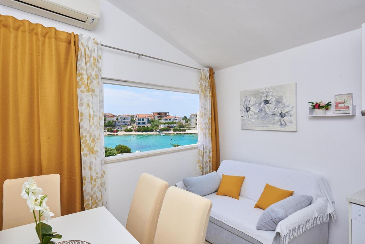 Apartments Lumi Рогозница Екстериор снимка