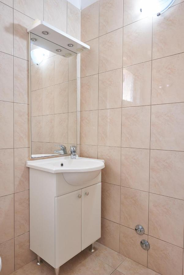 Apartments Lumi Рогозница Екстериор снимка