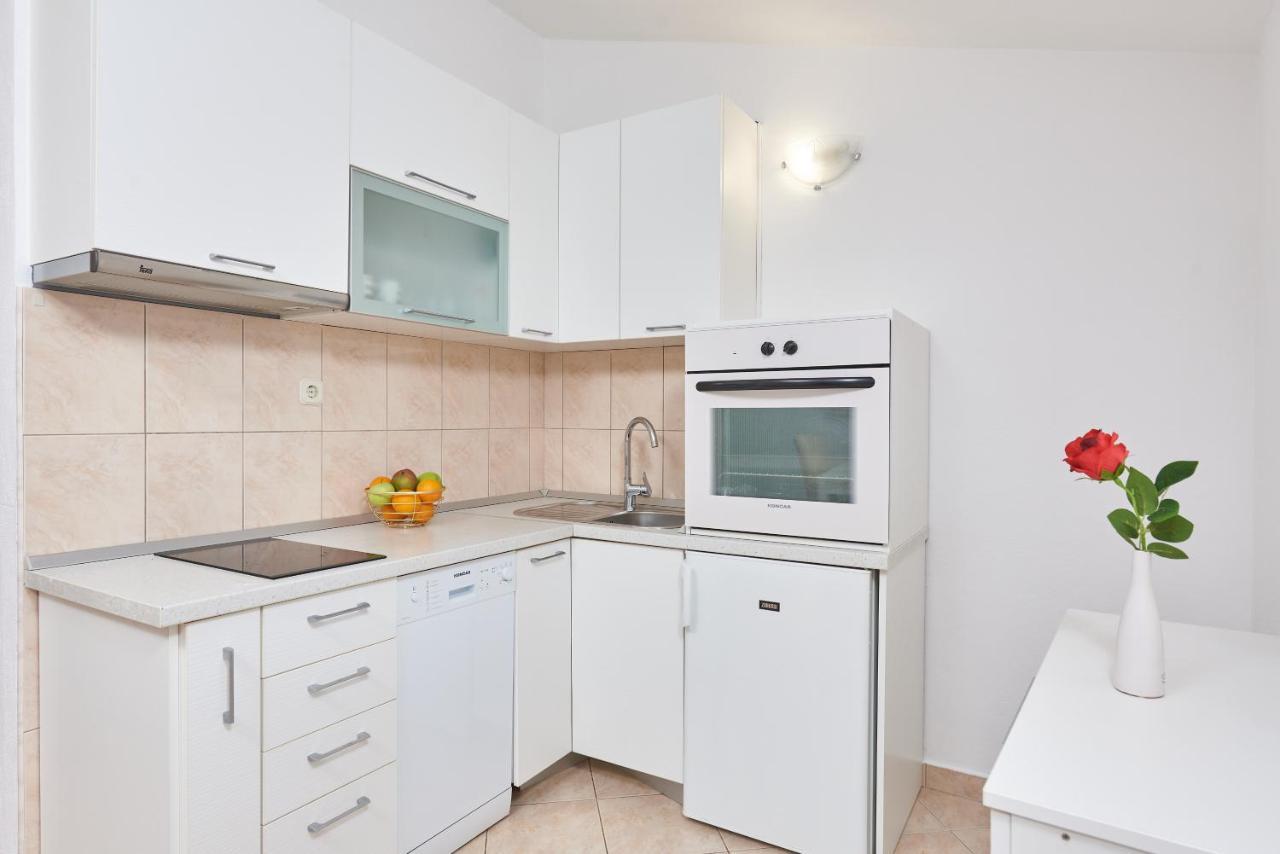 Apartments Lumi Рогозница Екстериор снимка
