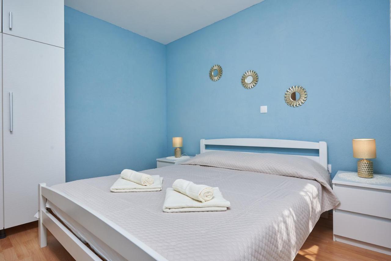Apartments Lumi Рогозница Екстериор снимка
