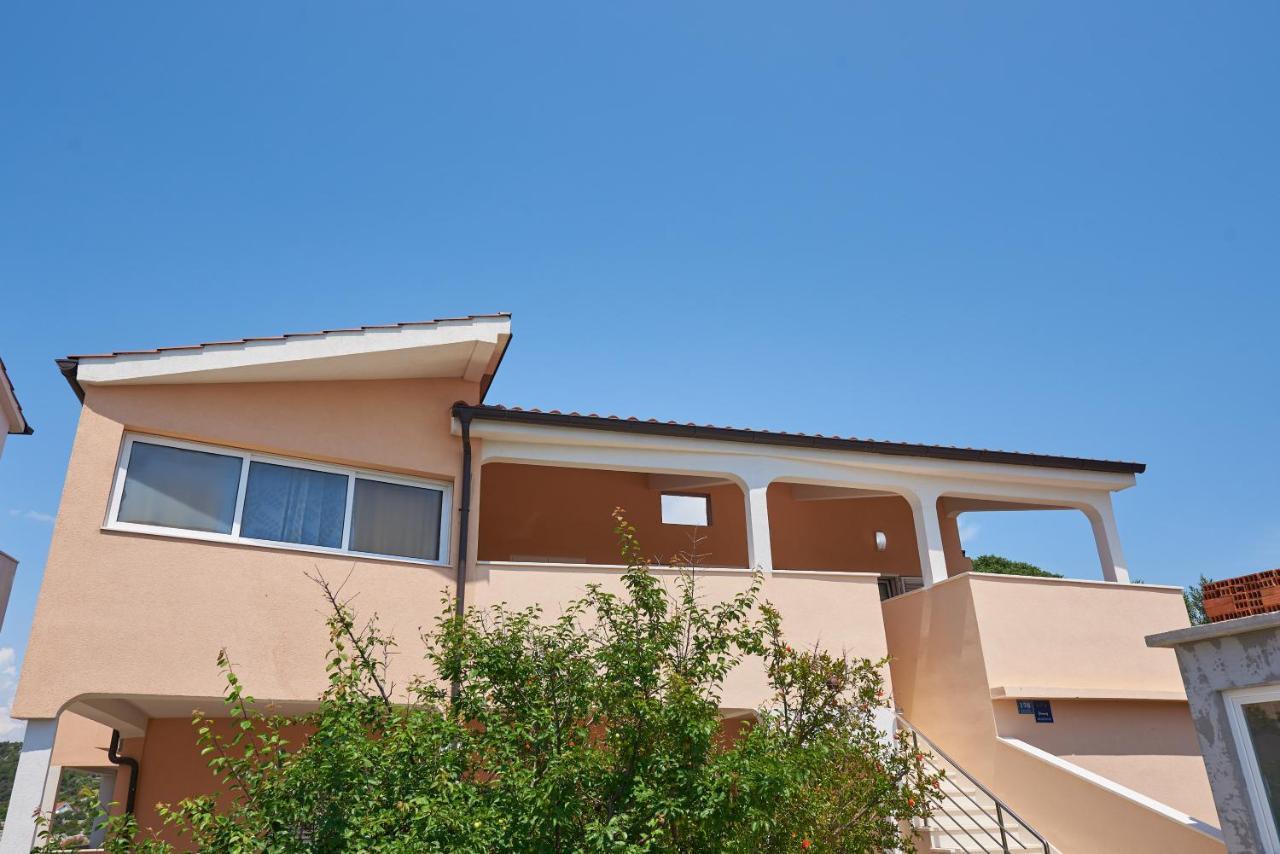 Apartments Lumi Рогозница Екстериор снимка