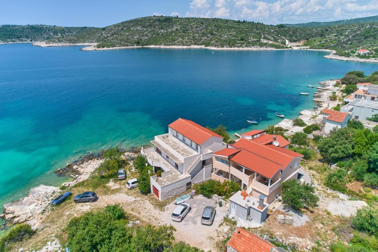 Apartments Lumi Рогозница Екстериор снимка