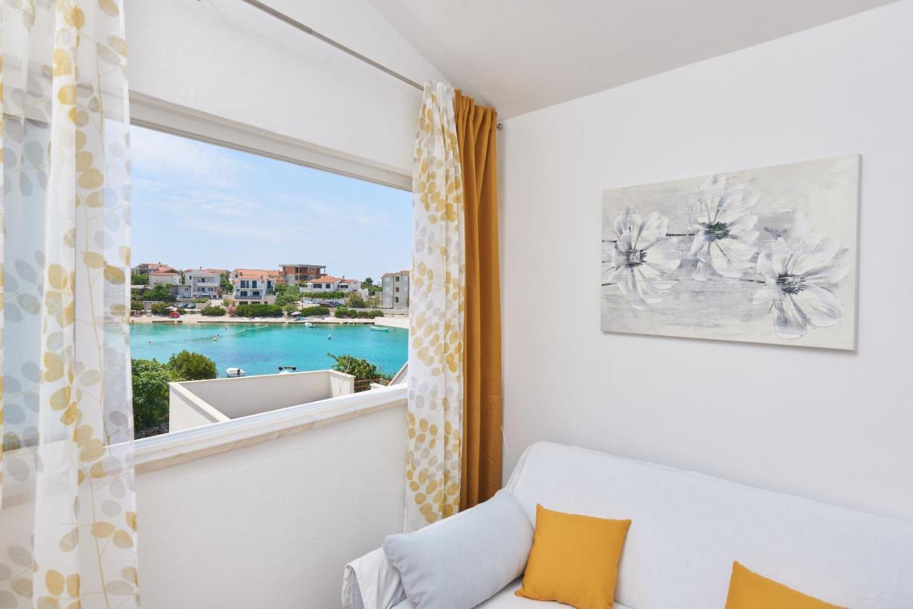 Apartments Lumi Рогозница Екстериор снимка