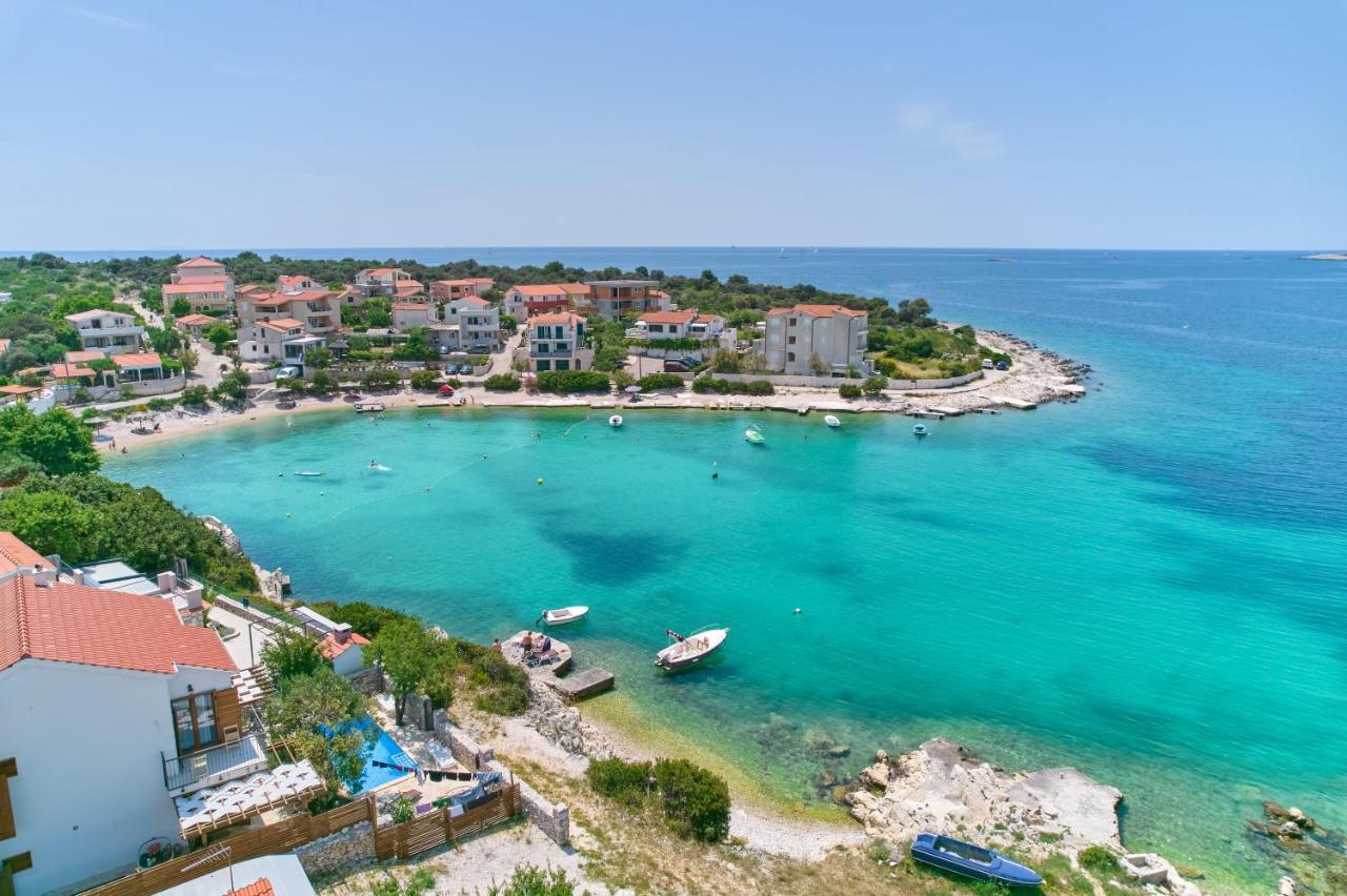 Apartments Lumi Рогозница Екстериор снимка