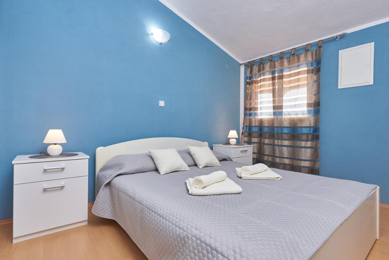 Apartments Lumi Рогозница Екстериор снимка