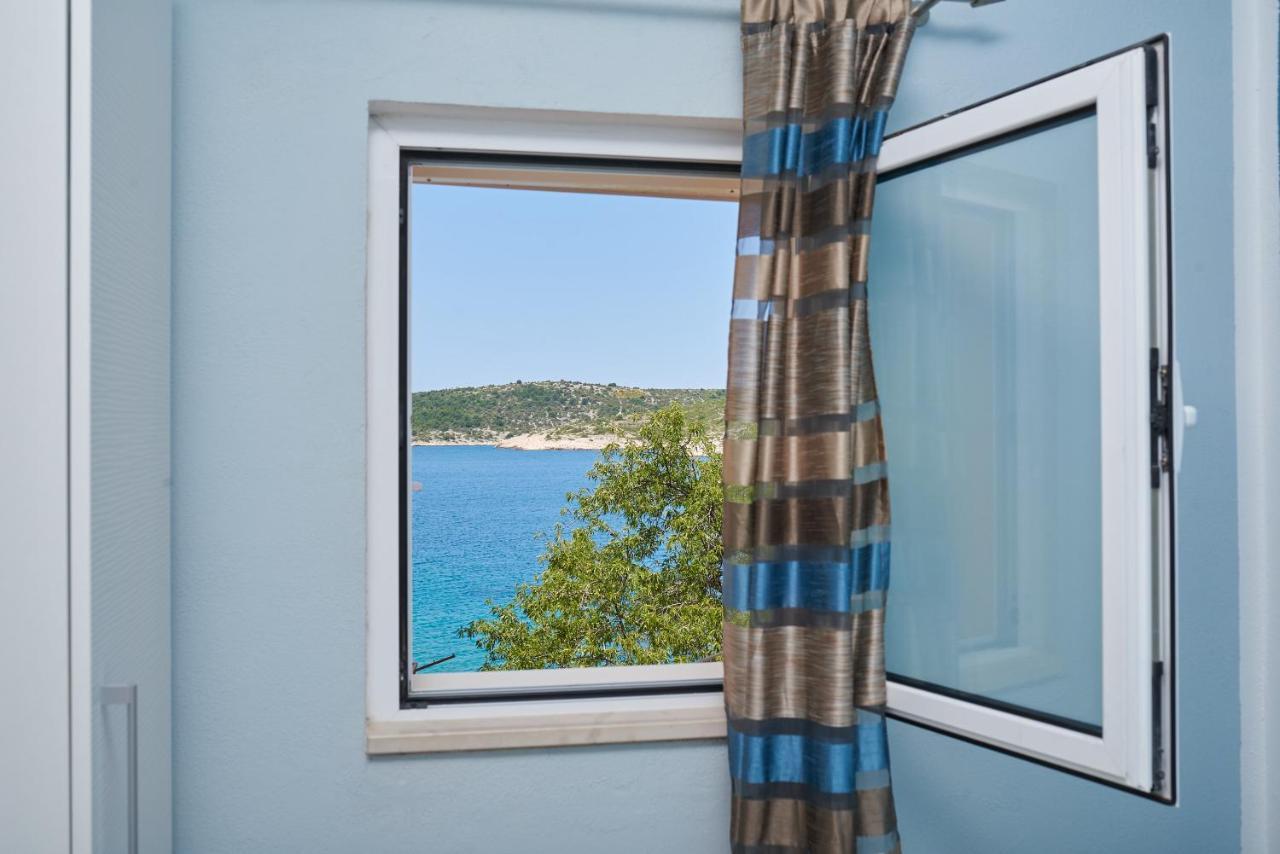 Apartments Lumi Рогозница Екстериор снимка