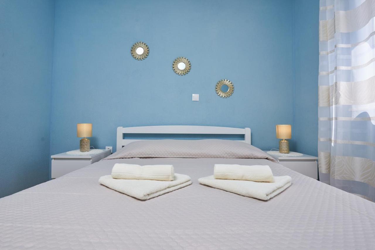 Apartments Lumi Рогозница Екстериор снимка
