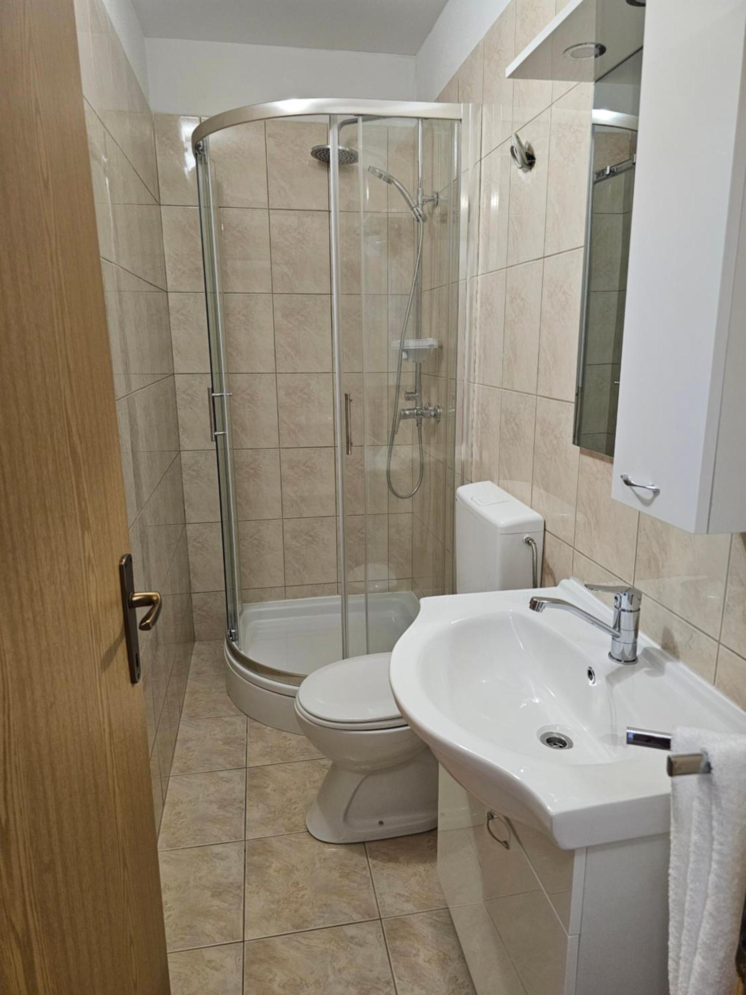 Apartments Lumi Рогозница Екстериор снимка