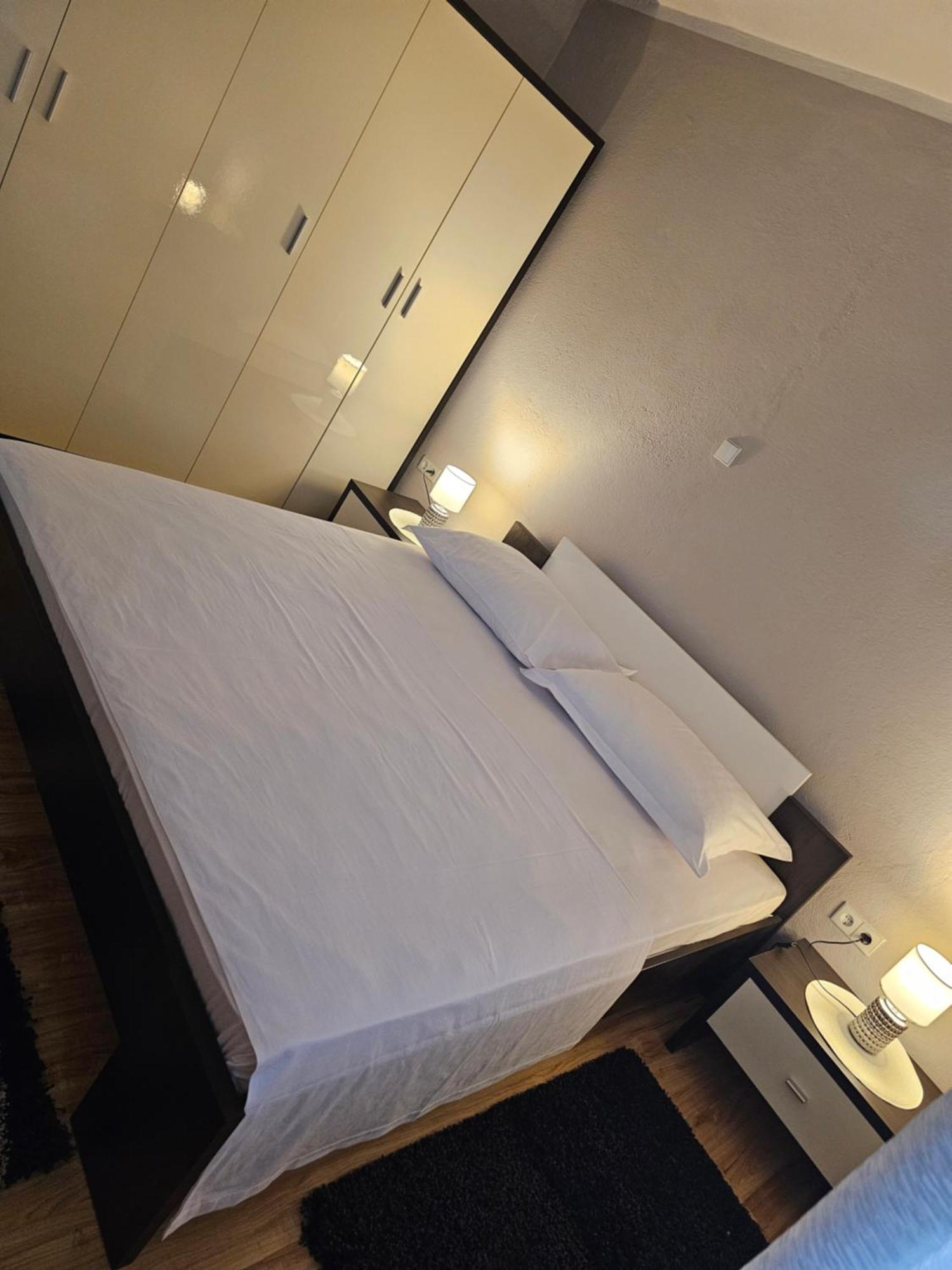 Apartments Lumi Рогозница Екстериор снимка